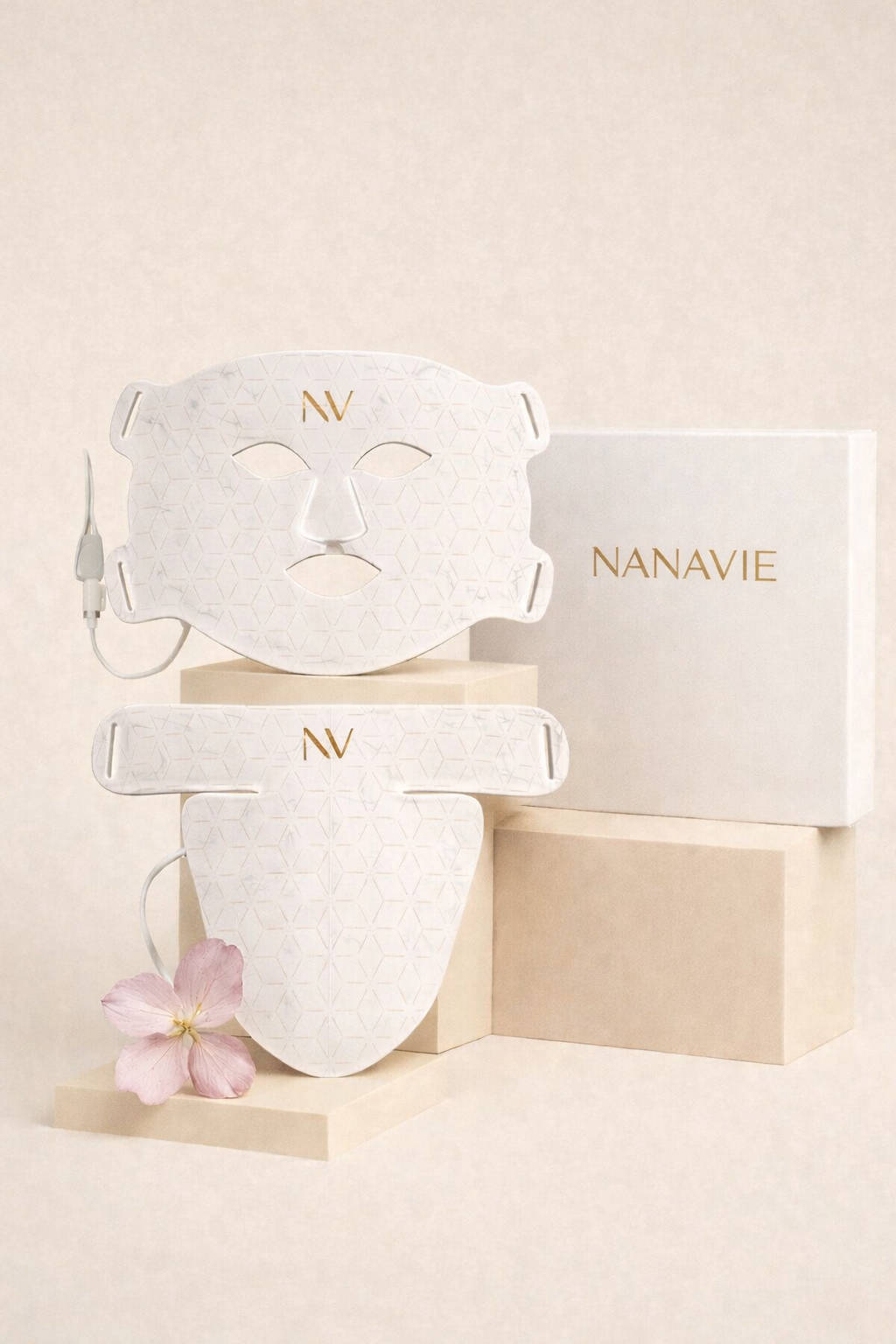 auraflex-face-neck-red-light-therapy-mask-nanavie